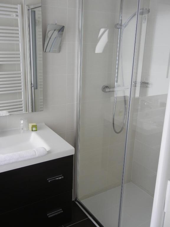 Hotel Des Pins Soulac-sur-Mer Room photo
