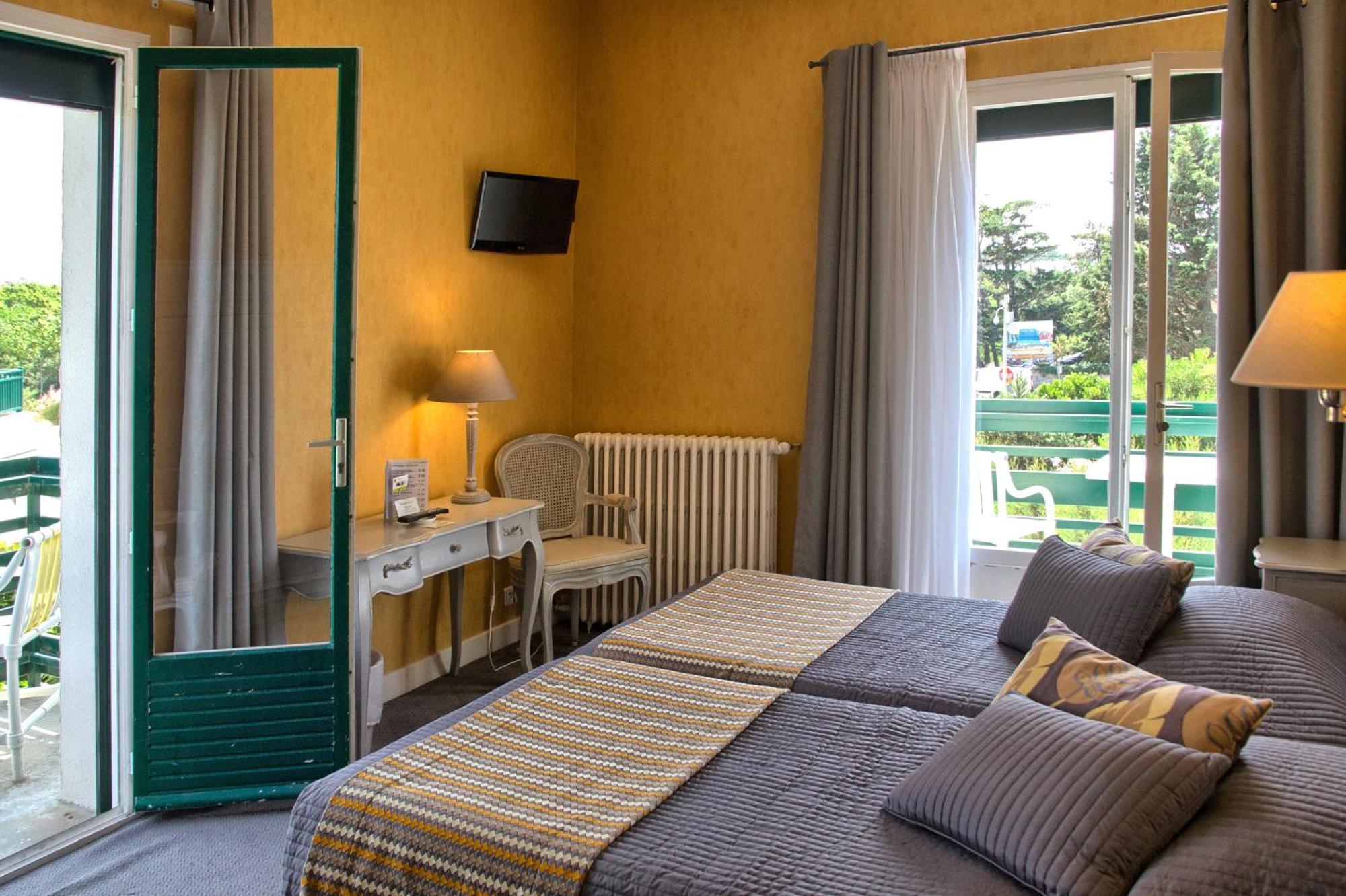 Hotel Des Pins Soulac-sur-Mer Room photo